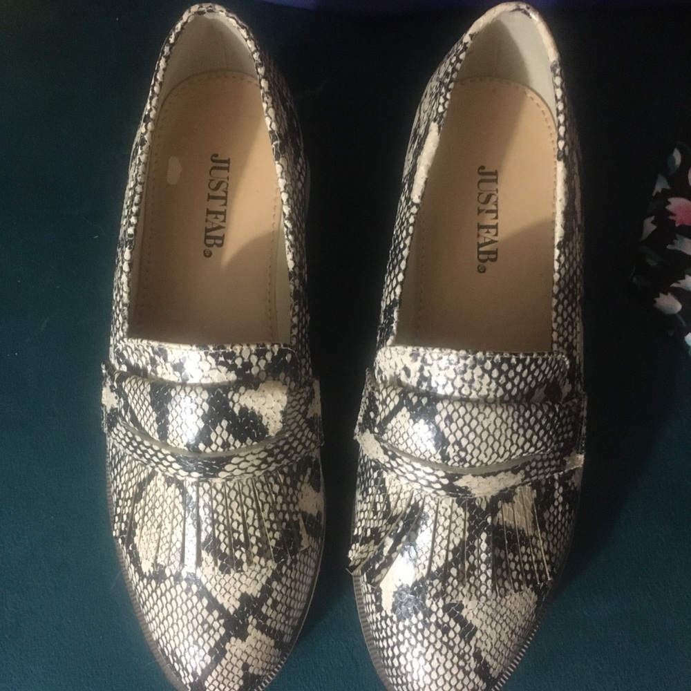 Just Fab 5.5 Snakeskin Platform Loafer